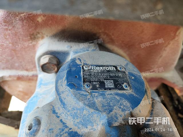 液压泵舱室正面整体（整机外观）