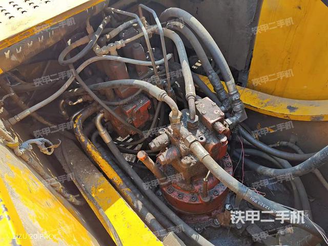 回转马达和主控阀（整机外观）