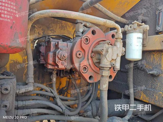 液压泵舱室正面整体（整机外观）