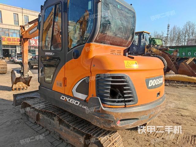 右后45(整機(jī)外觀) 右后45(整機(jī)外觀)