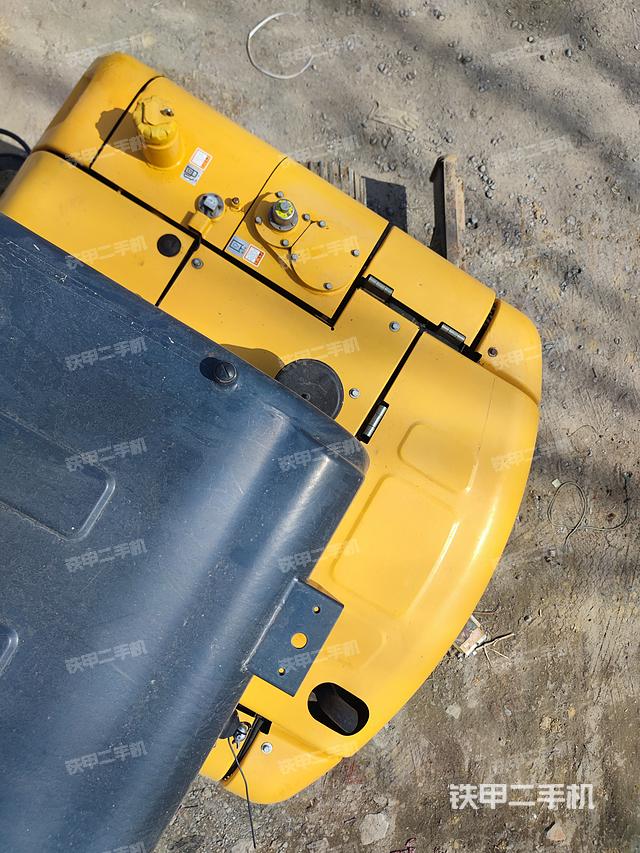 驾驶室顶部（整机外观）