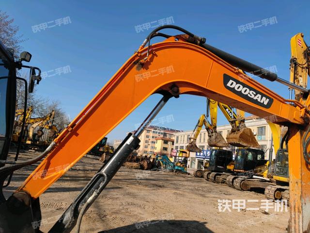 大臂整體?右側(cè)(工作和回轉(zhuǎn)裝置) 大臂整體?右側(cè)(工作和回轉(zhuǎn)裝置)