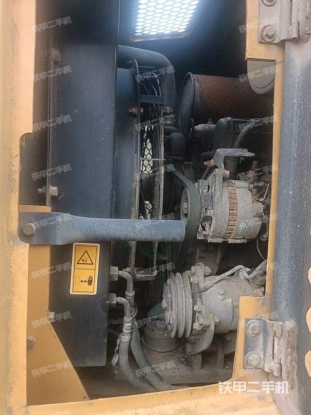 发动机右侧（整机外观及大件）