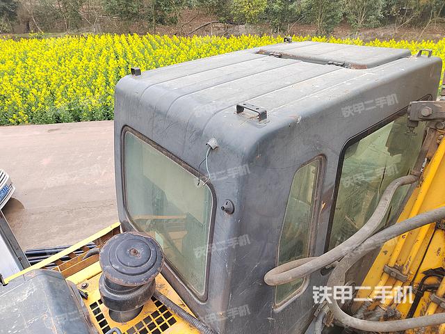 驾驶室顶部（整机外观）