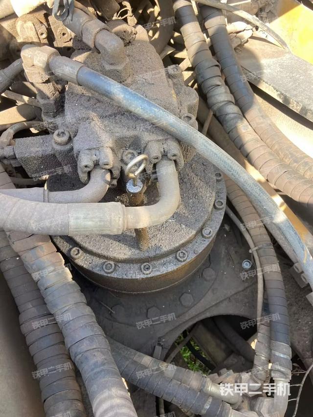 回转马达和主控阀（整机外观）