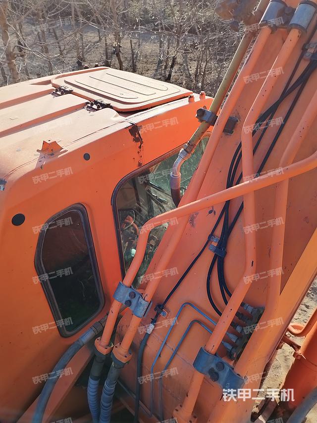 驾驶室顶部（整机外观）