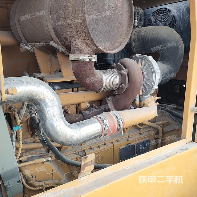 发动机右侧（整机外观及大件）