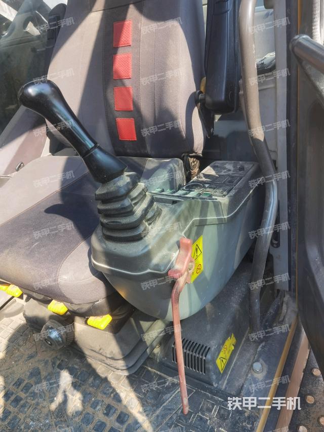 座椅左側(cè)控制臺/音響/含左手柄（駕駛室部分）