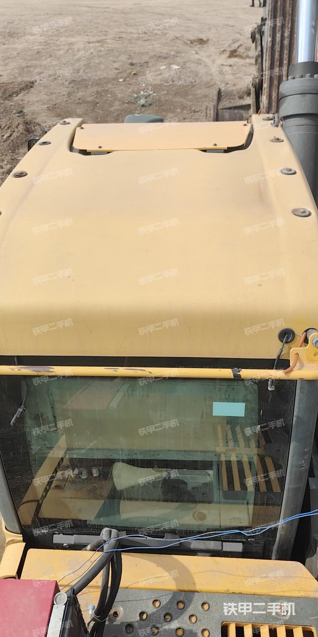 驾驶室顶部（整机外观）