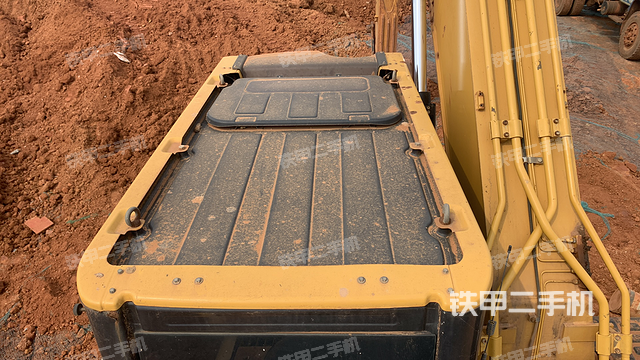 驾驶室顶部（整机外观）