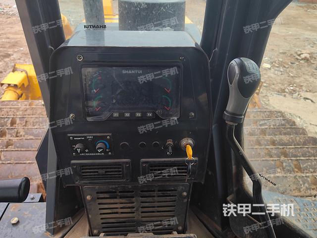 驾驶室操作台（设备外观及核心部件）