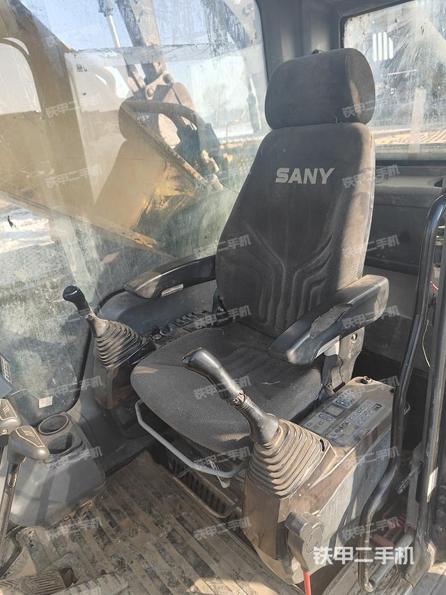 驾驶室整体（整机外观）