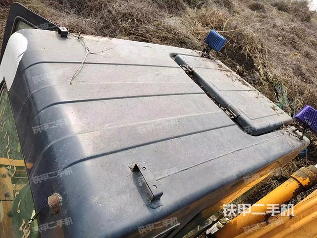 驾驶室顶部（整机外观）