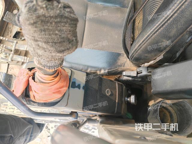 座椅左側控制臺/音響/含左手柄（駕駛室部分）