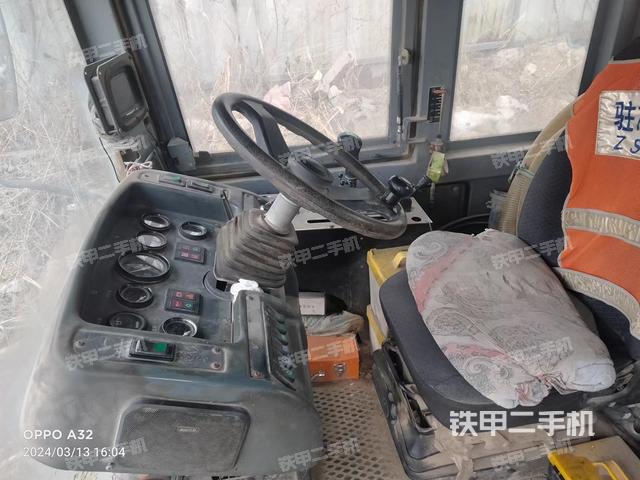 驾驶室操作台（设备外观及核心部件）