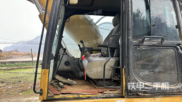 驾驶室整体（整机外观）