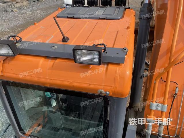 驾驶室顶部（整机外观）