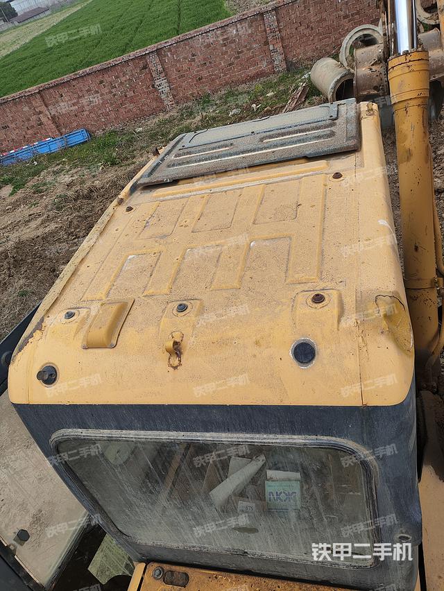 驾驶室顶部（整机外观）