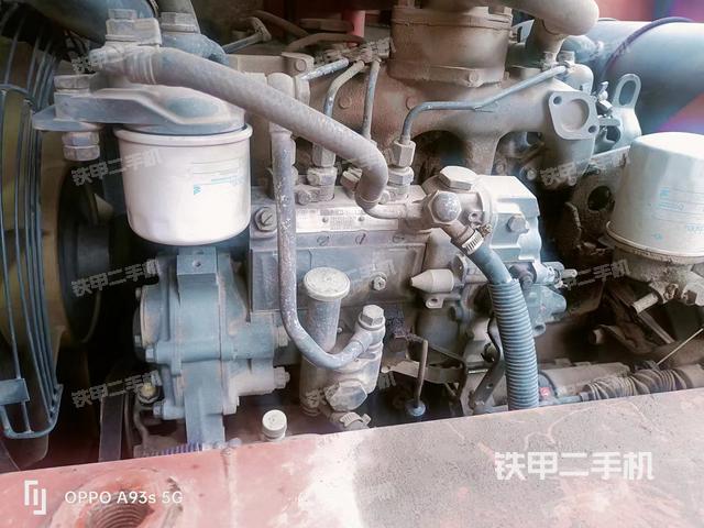 液压泵舱室正面整体（整机外观）