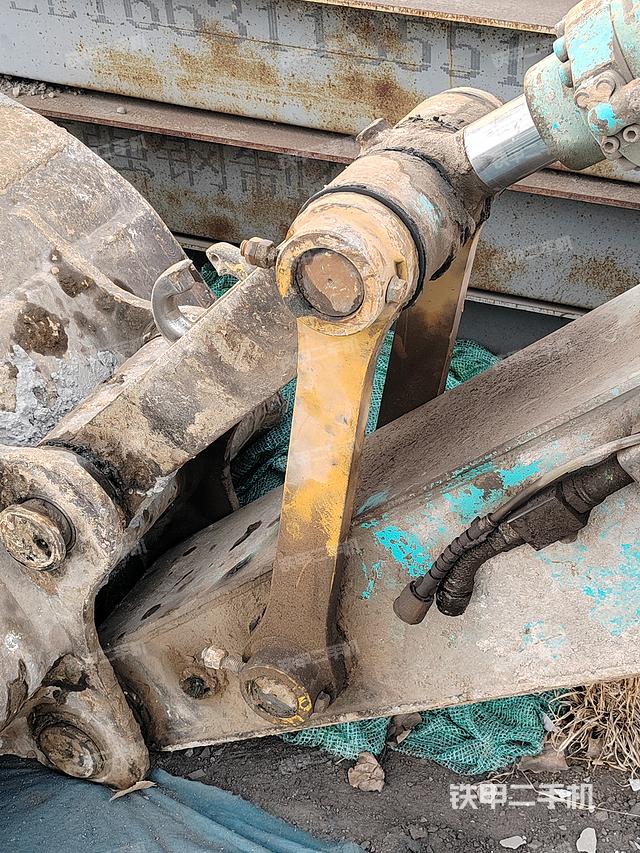 驾驶室顶部（整机外观）