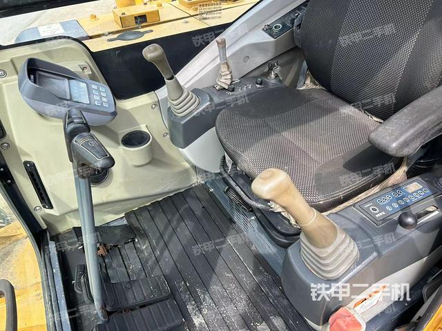 驾驶室整体（整机外观）