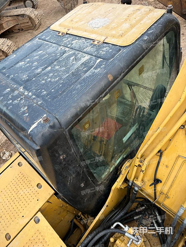 驾驶室顶部（整机外观）