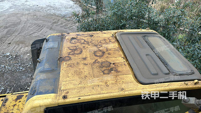 驾驶室顶部（整机外观）