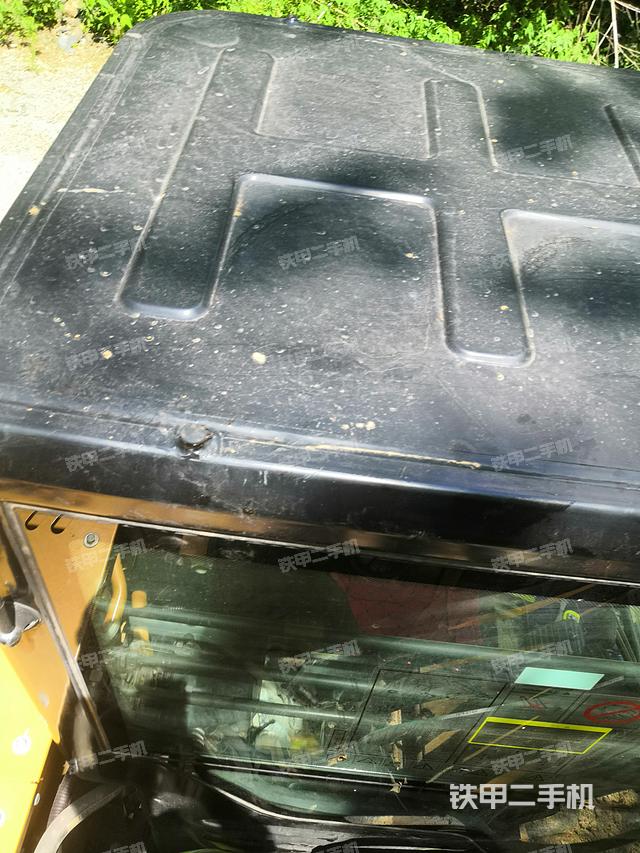 驾驶室顶部（整机外观）