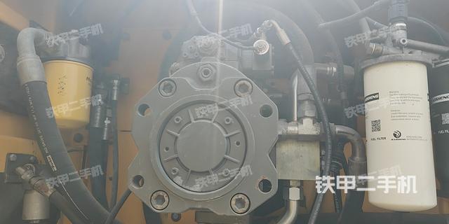 液压泵舱室正面整体（整机外观）