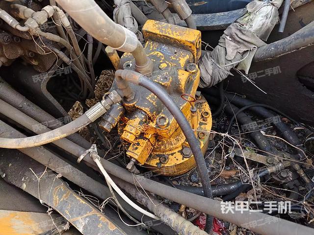 回转马达和主控阀（整机外观）