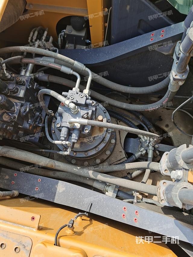 回转马达和主控阀（整机外观）