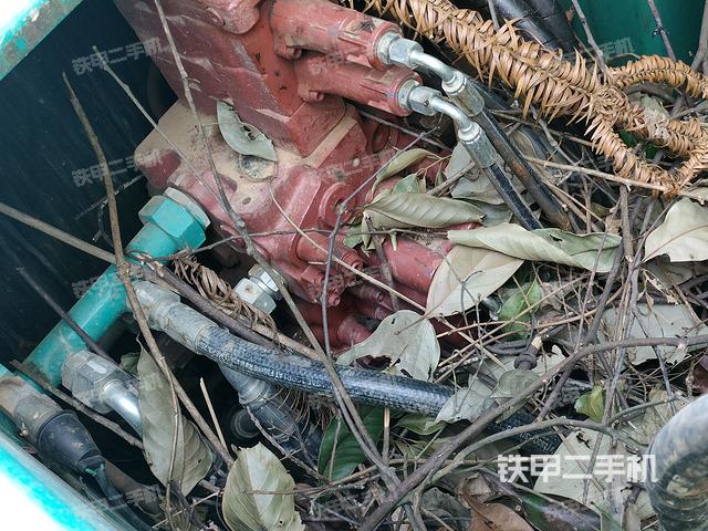 回转马达和主控阀（整机外观）