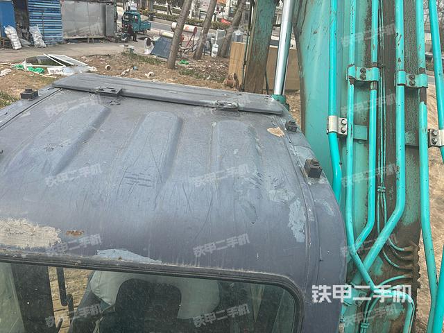 驾驶室顶部（整机外观）