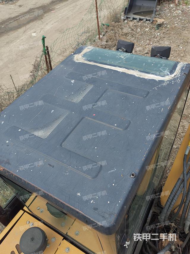 驾驶室顶部（整机外观）