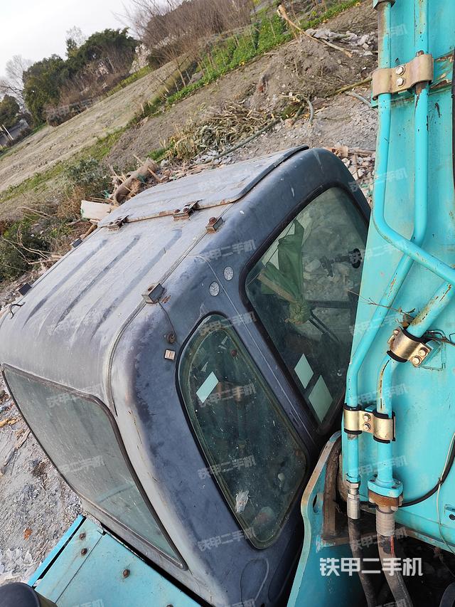 驾驶室顶部（整机外观）