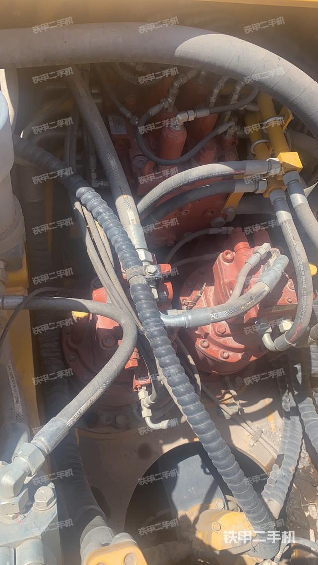 回转马达和主控阀（整机外观）