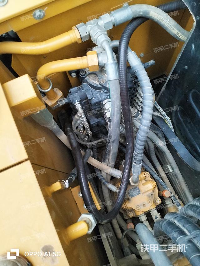 回转马达和主控阀（整机外观）