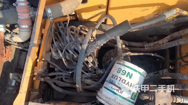 回转马达和主控阀（整机外观）