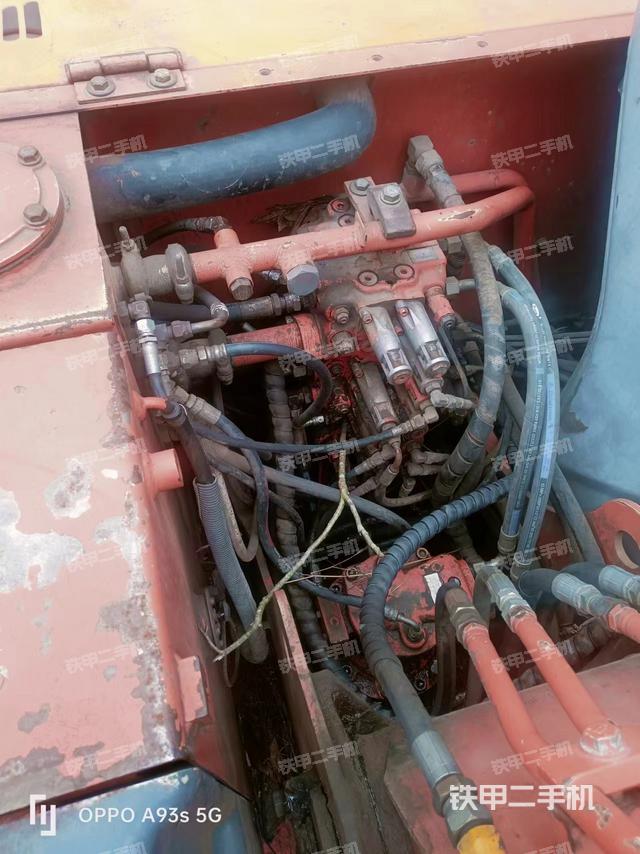 回转马达和主控阀（整机外观）