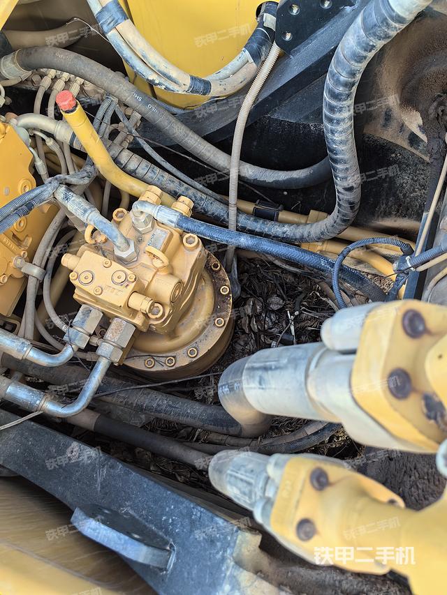 回转马达和主控阀（整机外观）