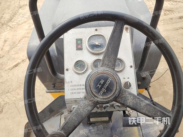 驾驶室操作台（设备外观及核心部件）