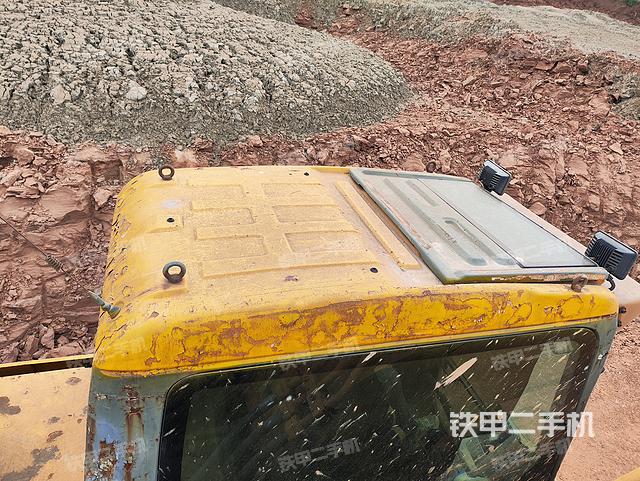 驾驶室顶部（整机外观）