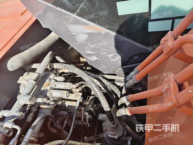 回转马达和主控阀（整机外观）