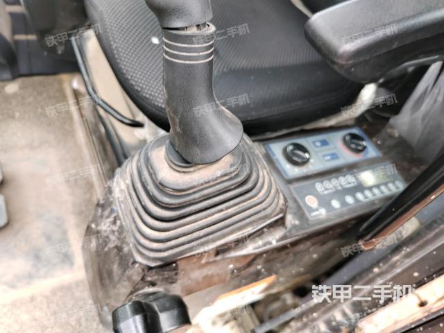 座椅左侧控制台/音响/含左手柄（驾驶室部分）