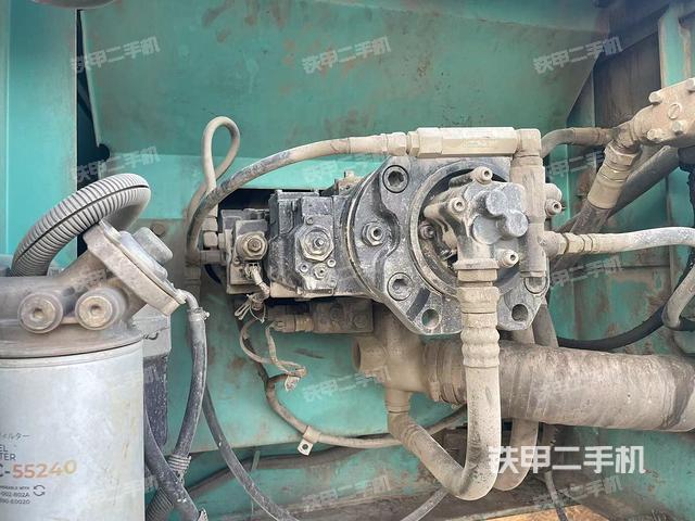 液压泵舱室正面整体（整机外观）