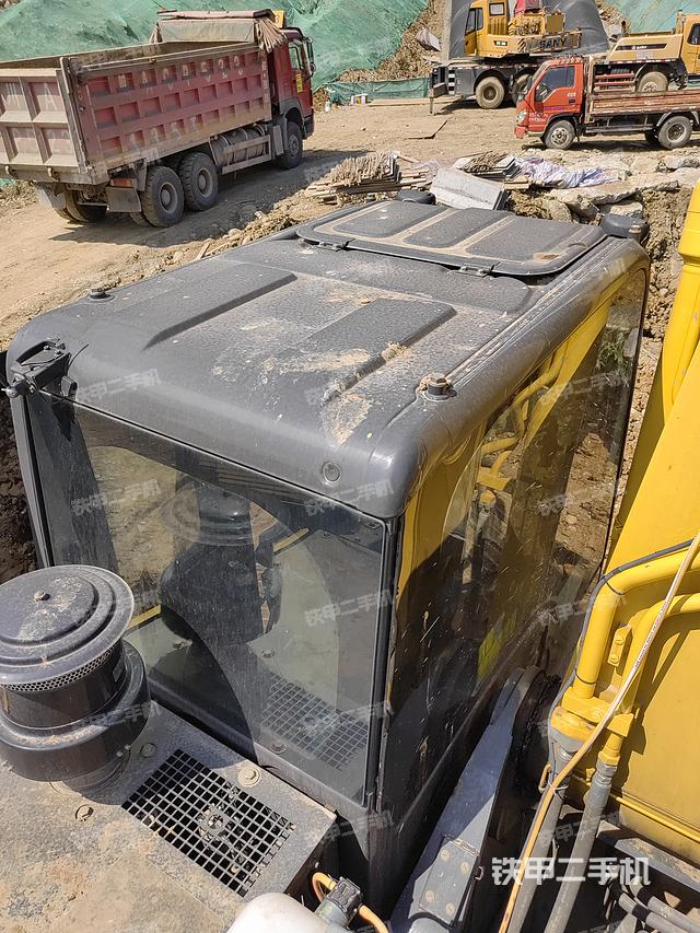 驾驶室顶部（整机外观）