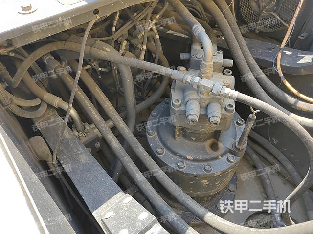 回转马达和主控阀（整机外观）