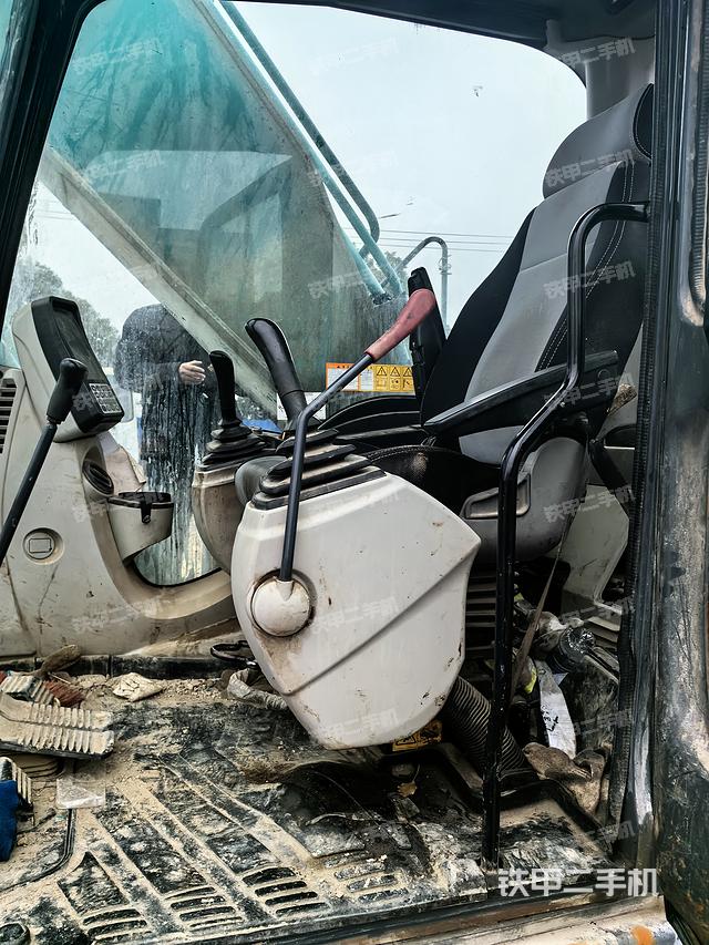 驾驶室整体（整机外观）