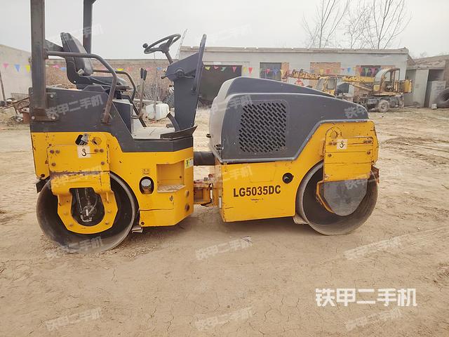 整机右侧（设备外观及核心部件）