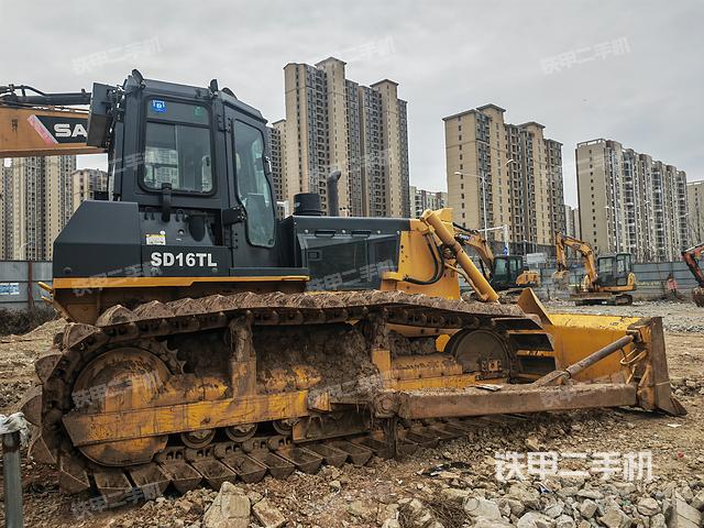 整机右侧（设备外观及核心部件）